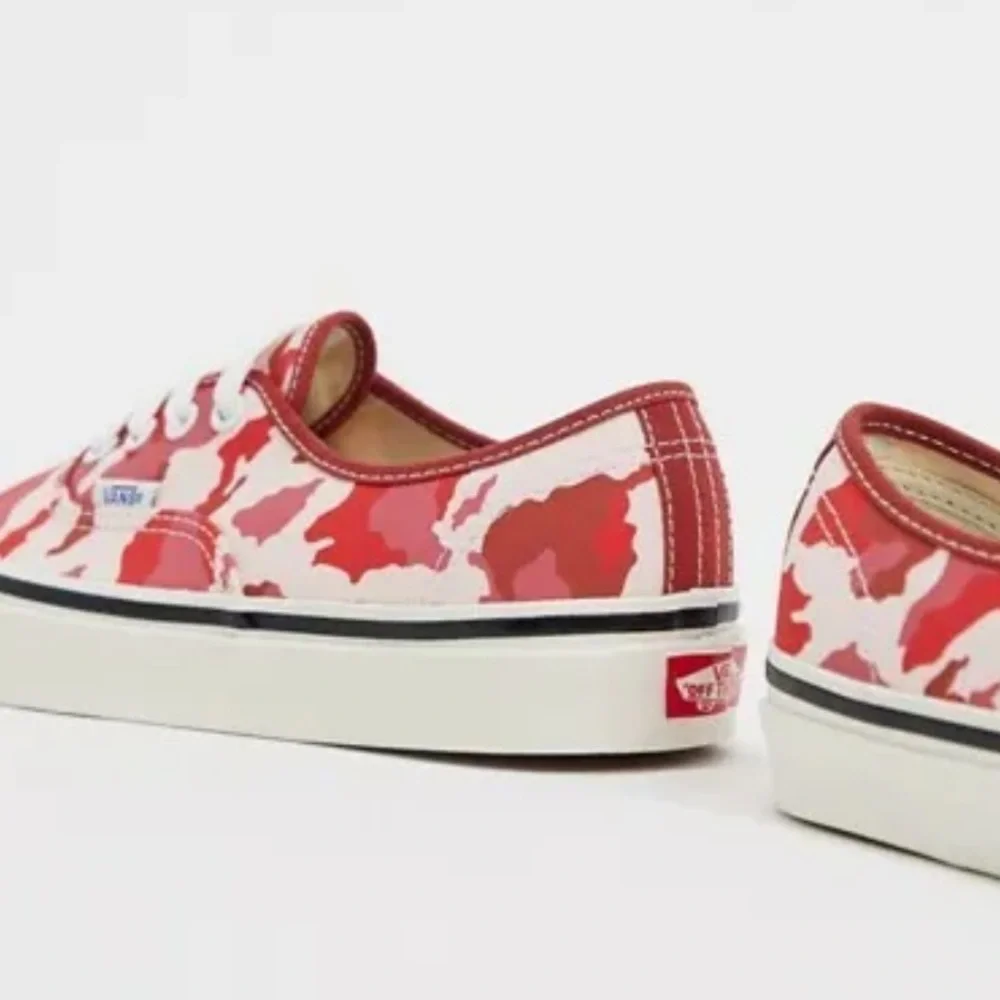 NEW IN BOX VANS Women’s Authentic 44 Dx in Red Camo